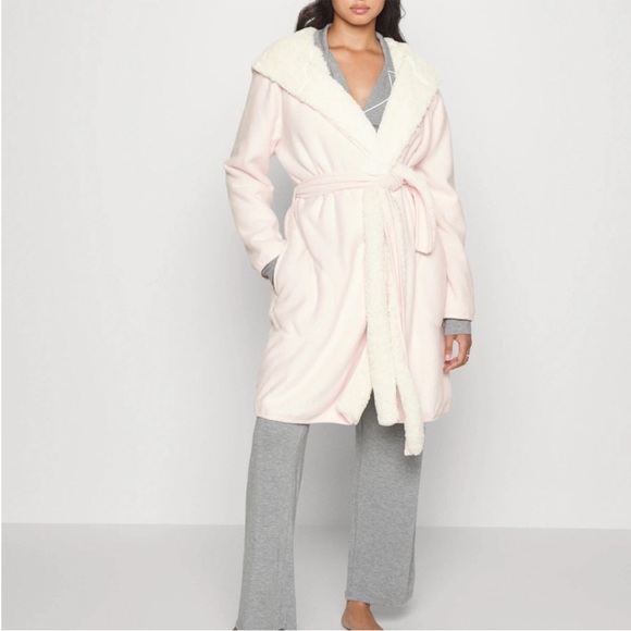 UGG PORTOLA REVERSIBLE ROBE SEASHELL PINK FAUX FUR TRIM PLUSH Sz XL - Picture 1 of 16
